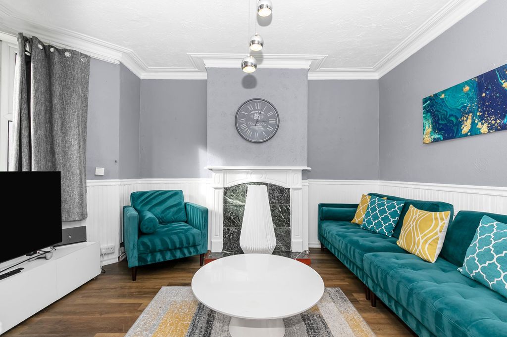 Property photo 3 of 26