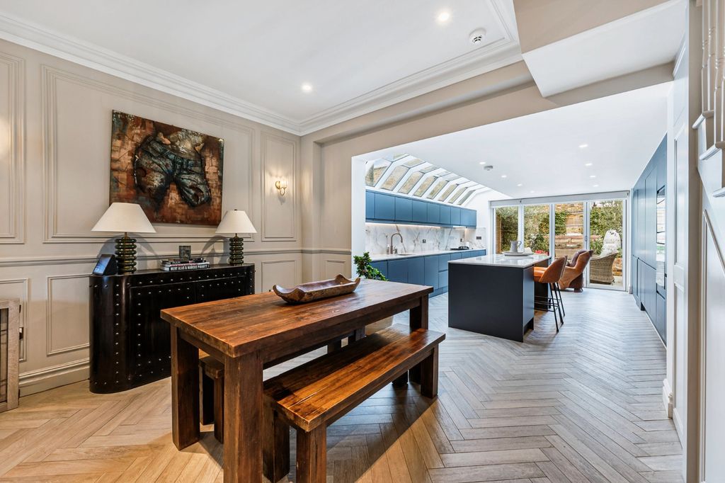 Property photo 1 of 15 Dining Space 3