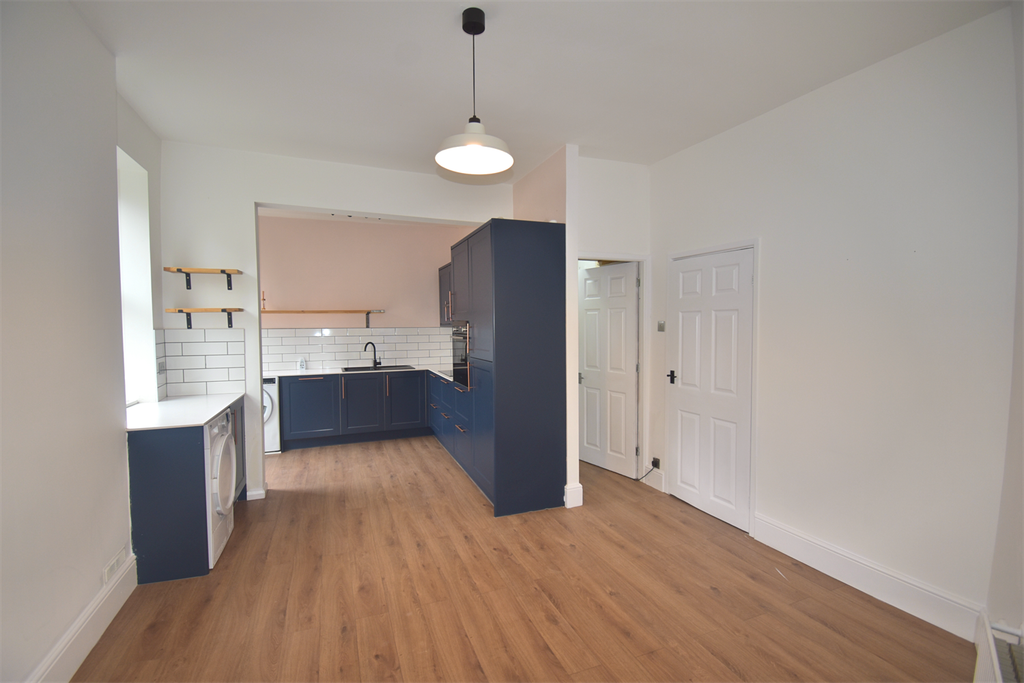 Property photo 3 of 14 Dining/Fitted Kitchen
