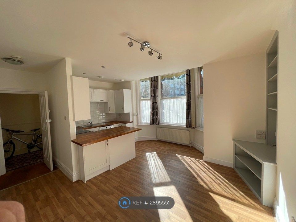 Property photo 1 of 13 Lounge
