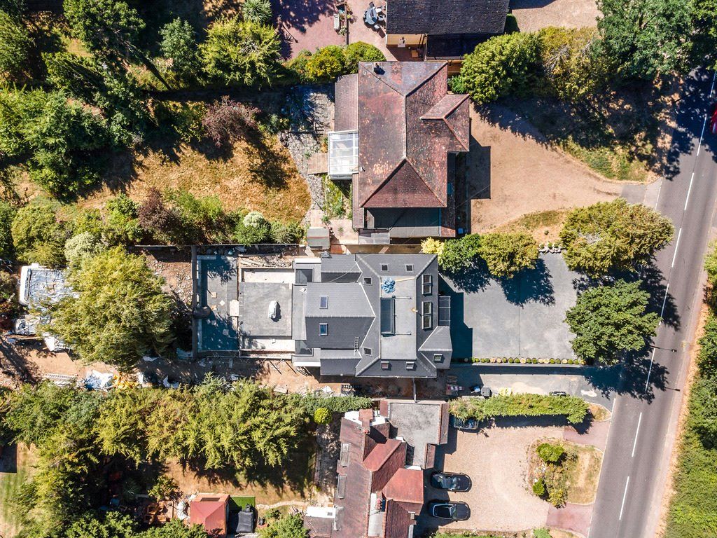 Additional image 40 of 5 bed detached house to rentWaggon Road, Barnet EN4