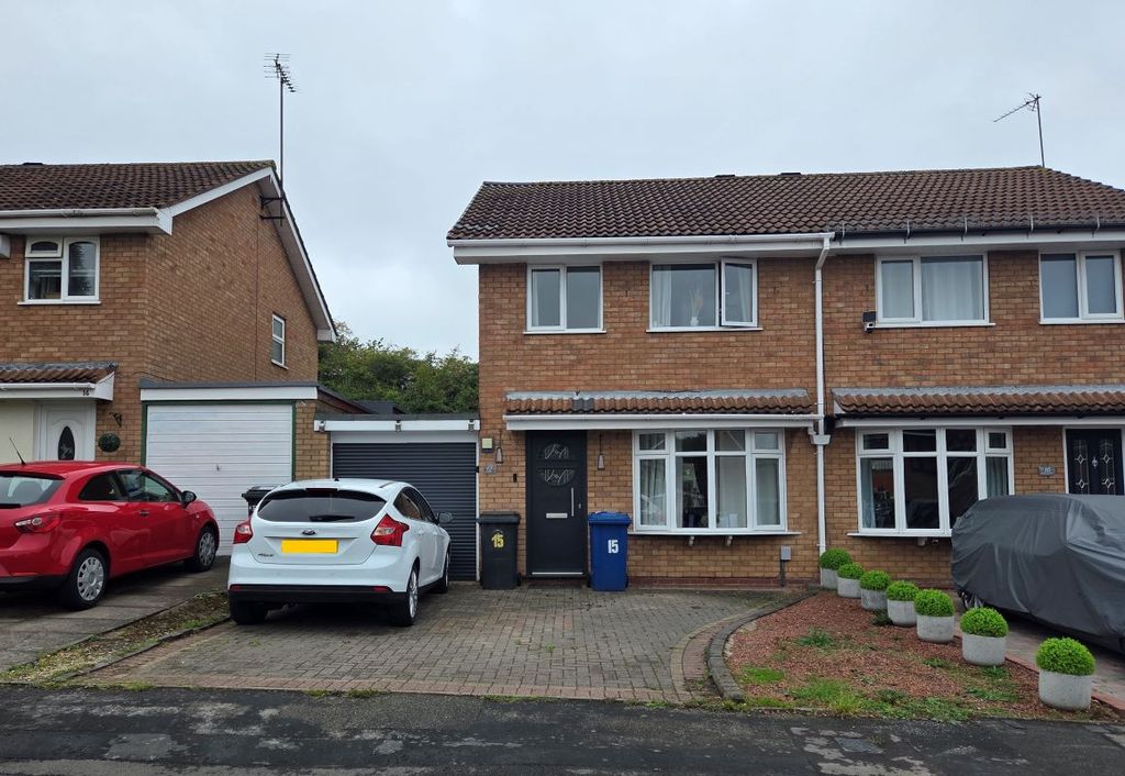 Property photo 1 of 2 15 Kestrel
