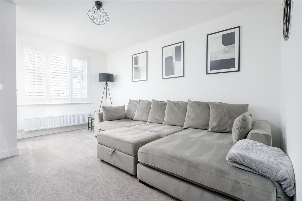 Property photo 3 of 20 S003.Jpg