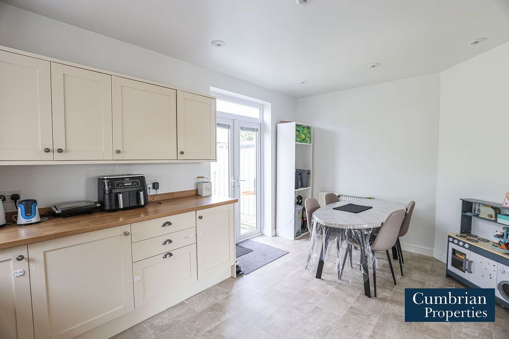 Property photo 2 of 14 Dining Kitchen