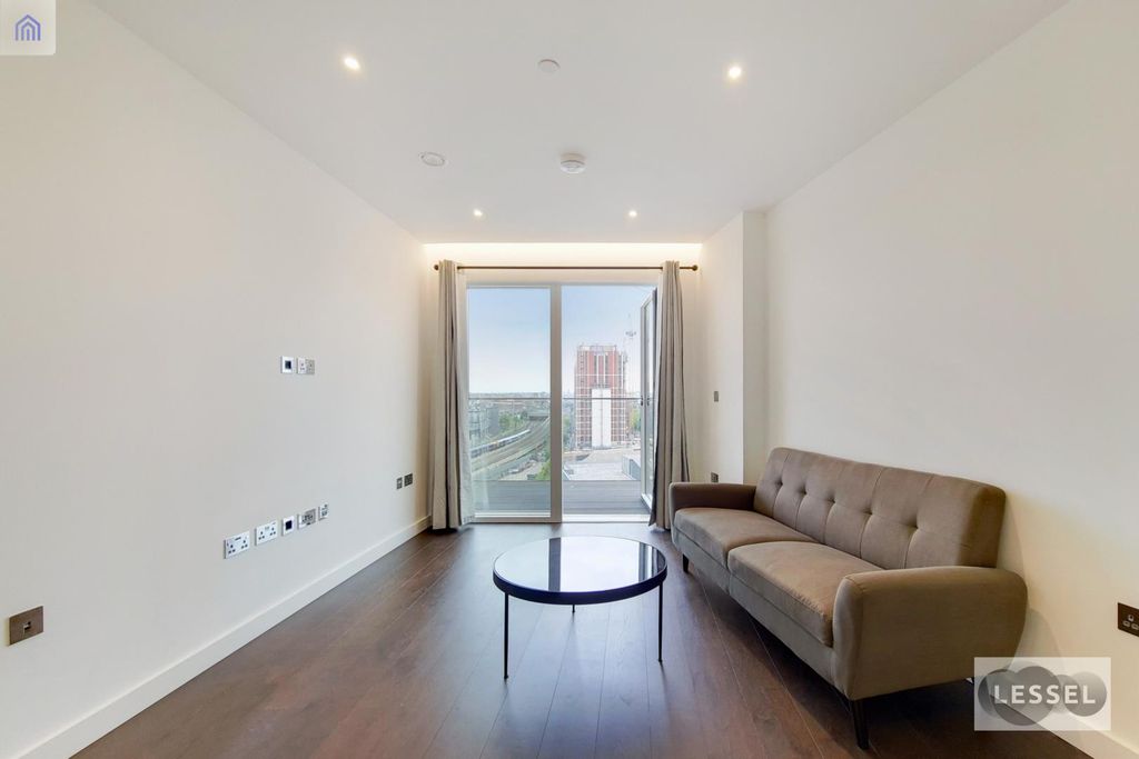 Property photo 3 of 11 5_Kitchen-Reception-1.Jpg