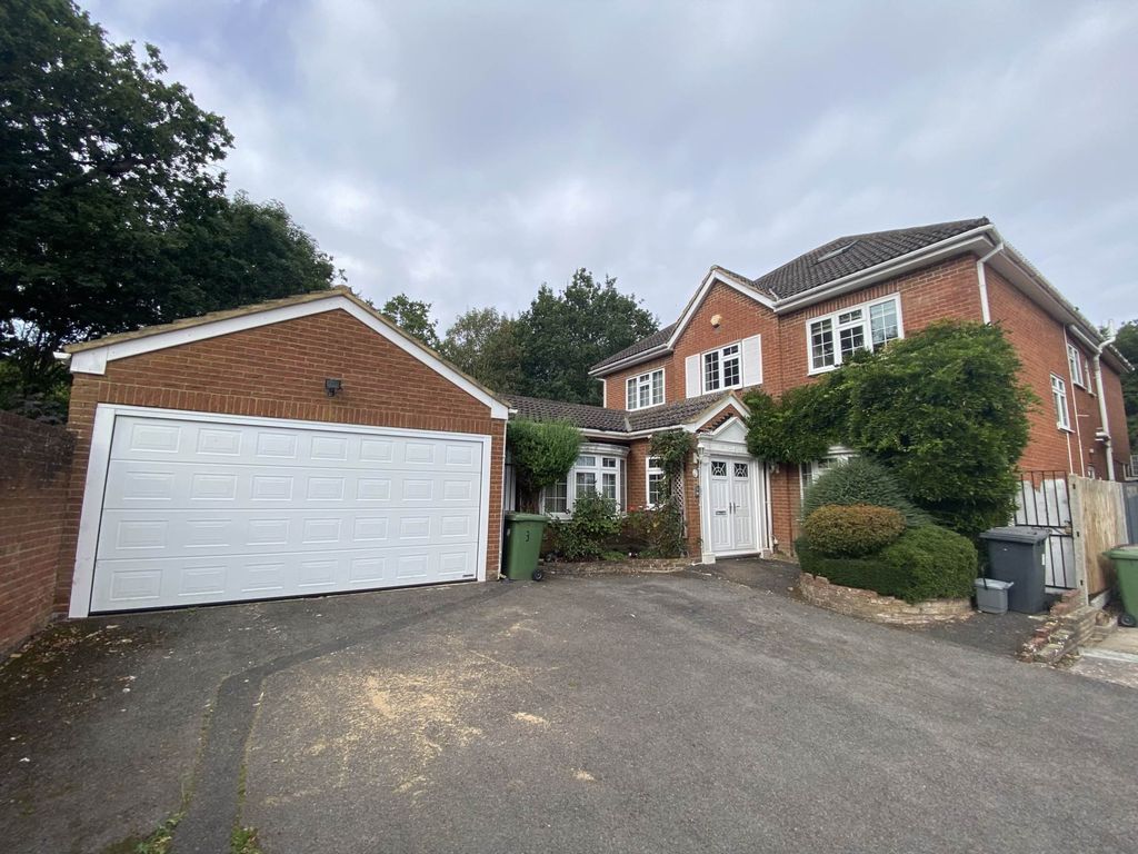 Property photo 1 of 32