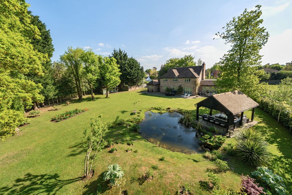 Property photo 2 of 42