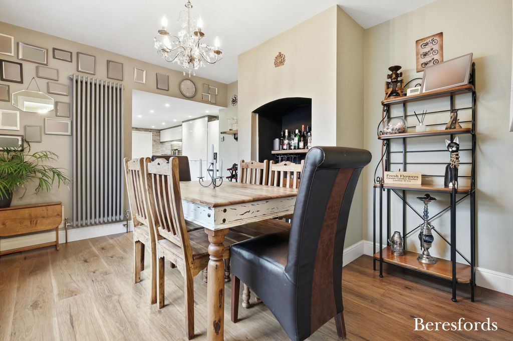 Property photo 3 of 27 Picture 3