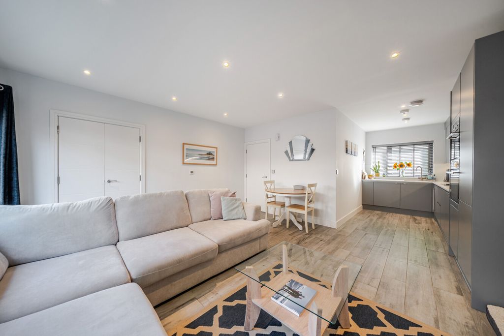 Property photo 3 of 16 1484107-6-6A3E51B...