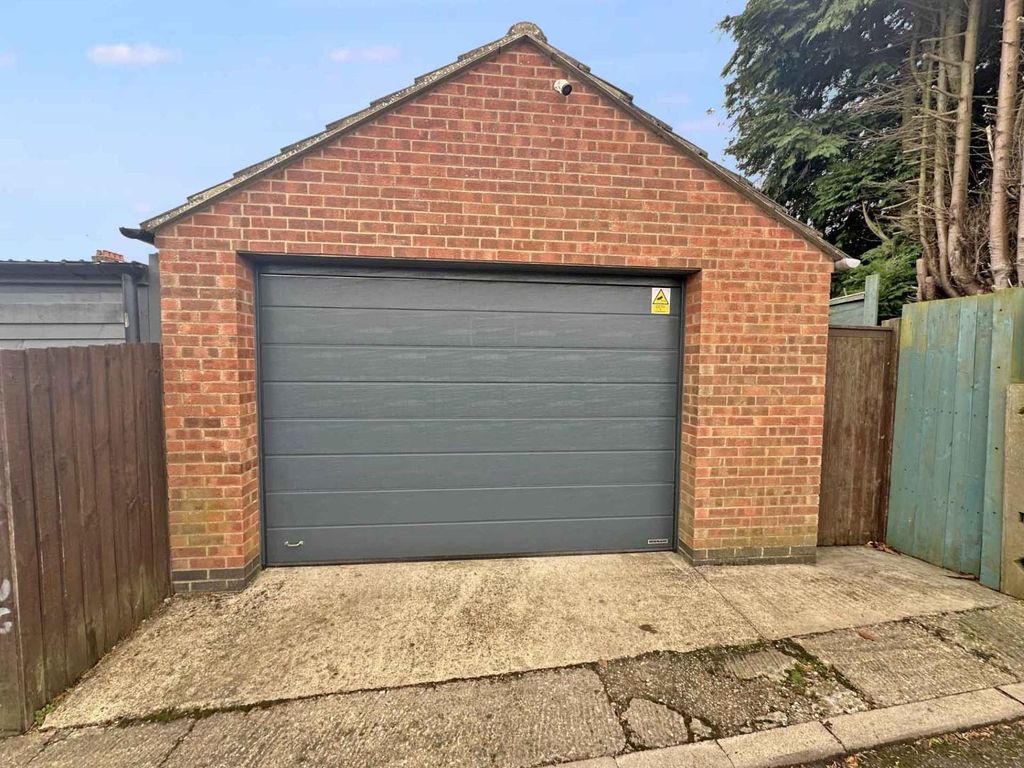 Property photo 3 of 14 47York9.Jpg