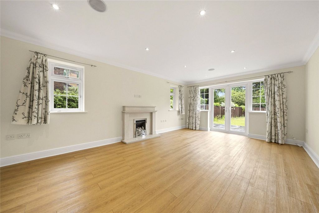 Property photo 2 of 17 Picture No. 21