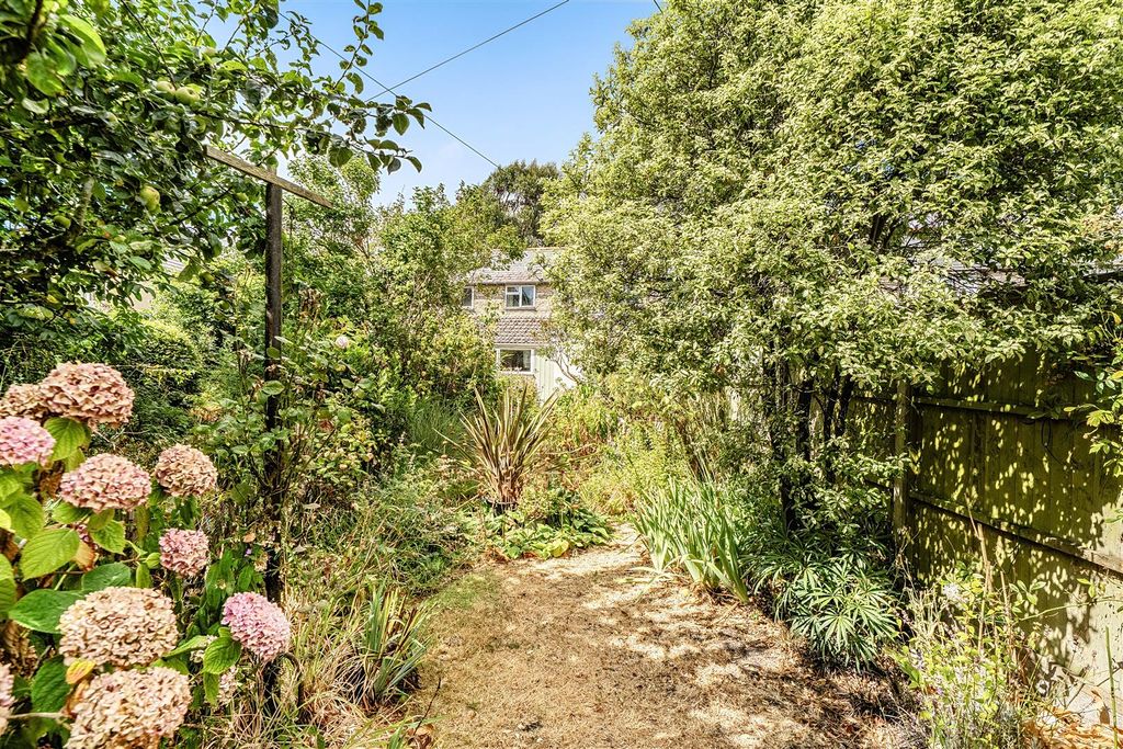 Property photo 3 of 22 Garden