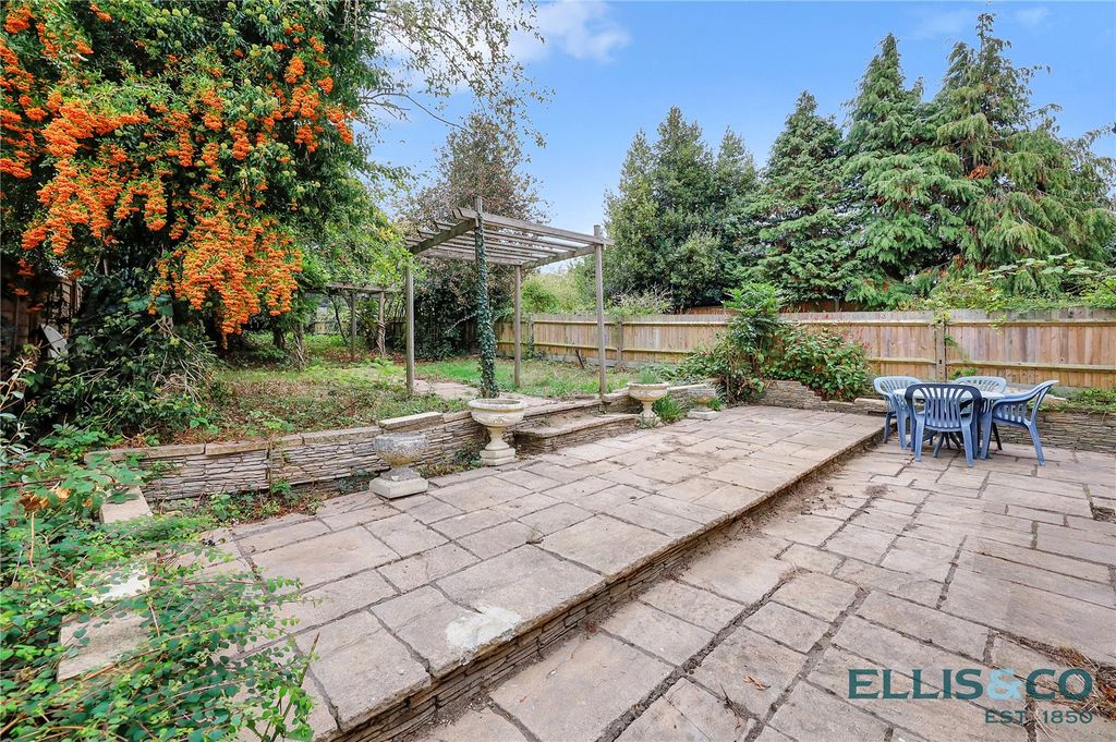 Property photo 3 of 18 Picture No. 01