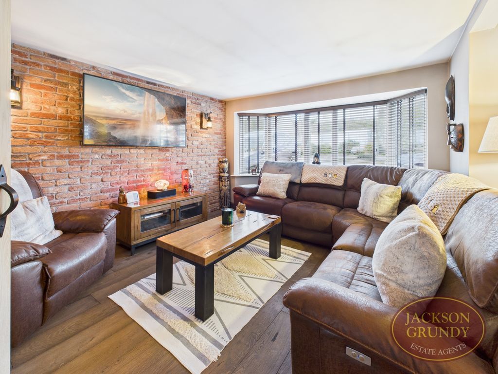 Property photo 3 of 17 Longmynd Drive