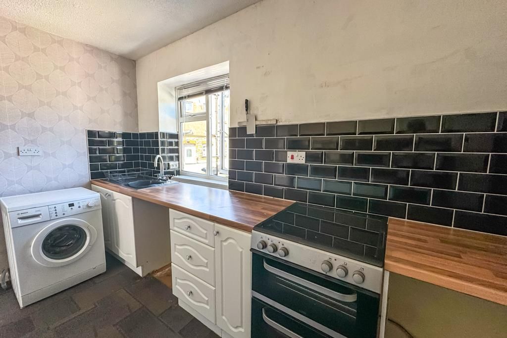 Property photo 1 of 10 Kitchen