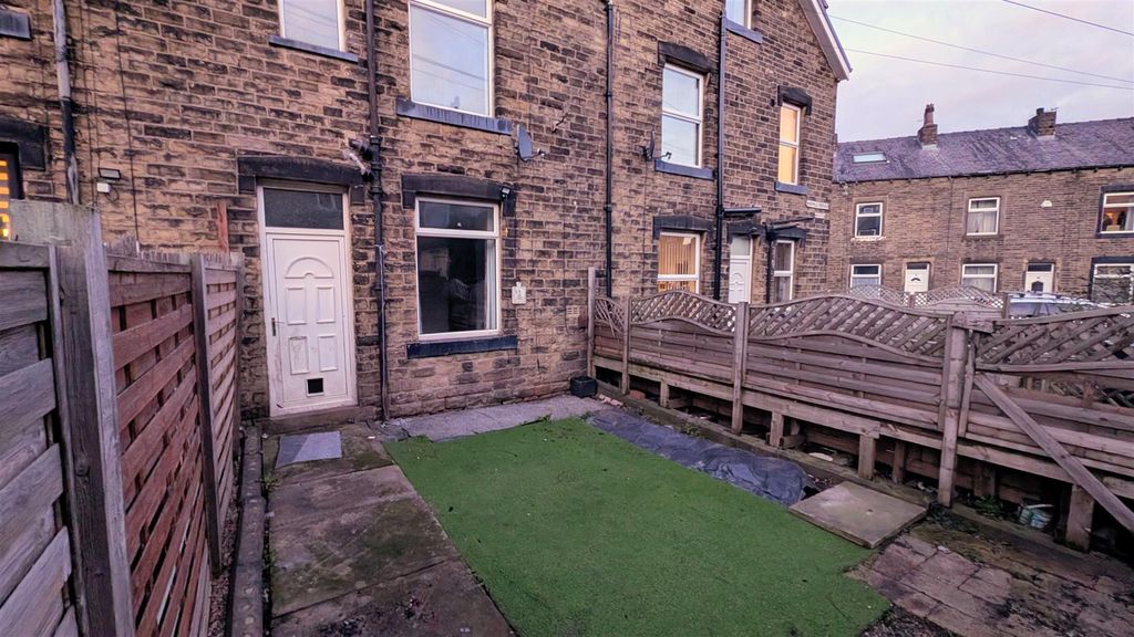 Property photo 2 of 17 Front Garden