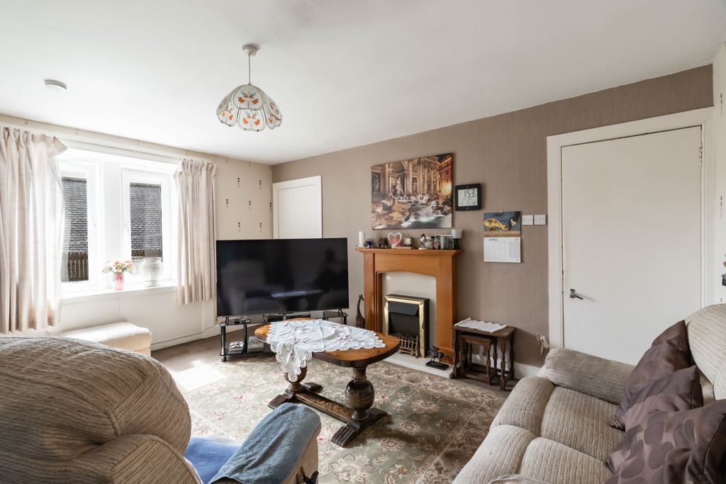 Property photo 3 of 39 Sitting Room