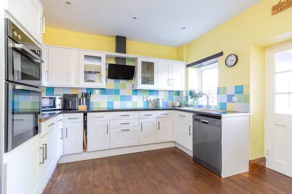 Property photo 3 of 14 Kitchen