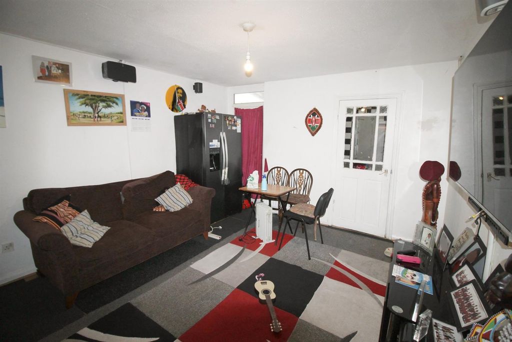 Property photo 2 of 12