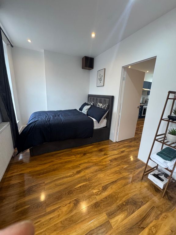 Property photo 2 of 9 Bedroom1