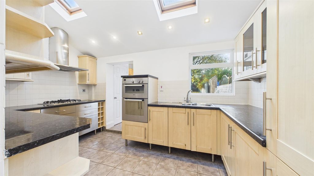 Property photo 2 of 19 Cam05101G0-Pr0106-Still006.Jpg