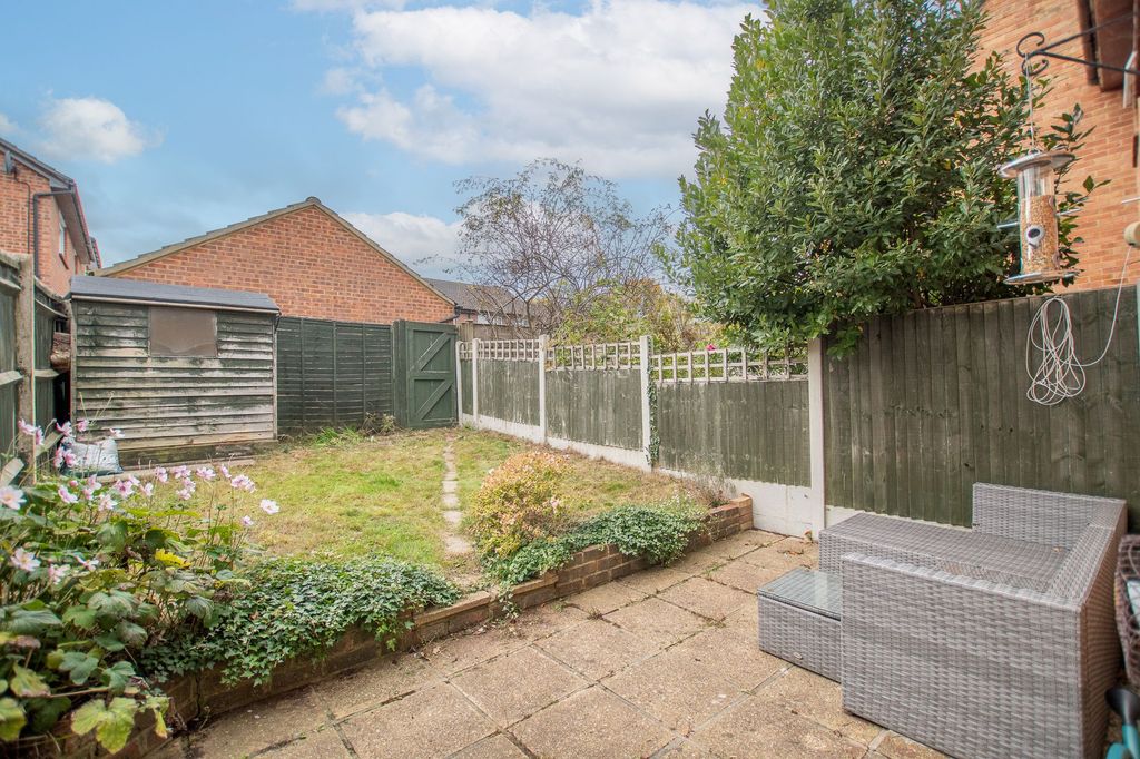 Property photo 2 of 8 Garden