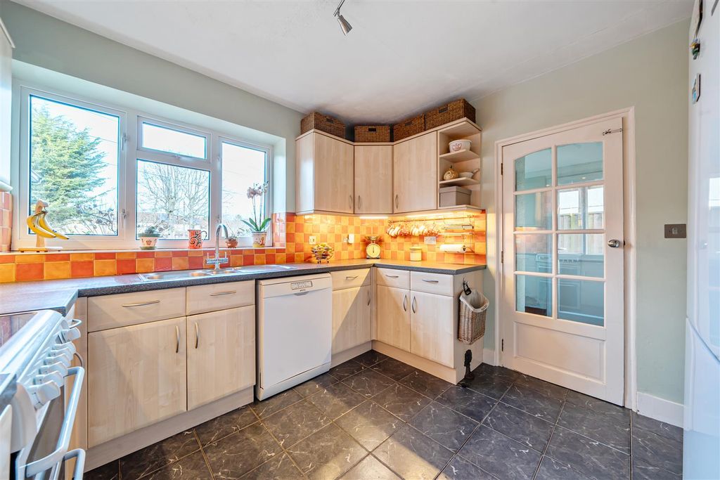 Property photo 3 of 18 Kitchen