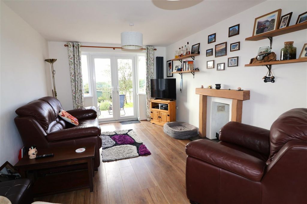Property photo 3 of 11 Sitting Room