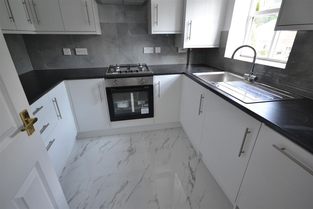 Property photo 3 of 7 Kitchen.Jpg