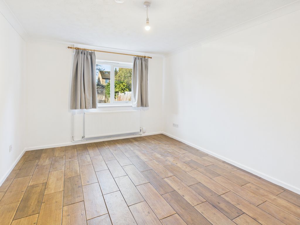 Property photo 3 of 11 Cam02519G0-Pr0375-Still007