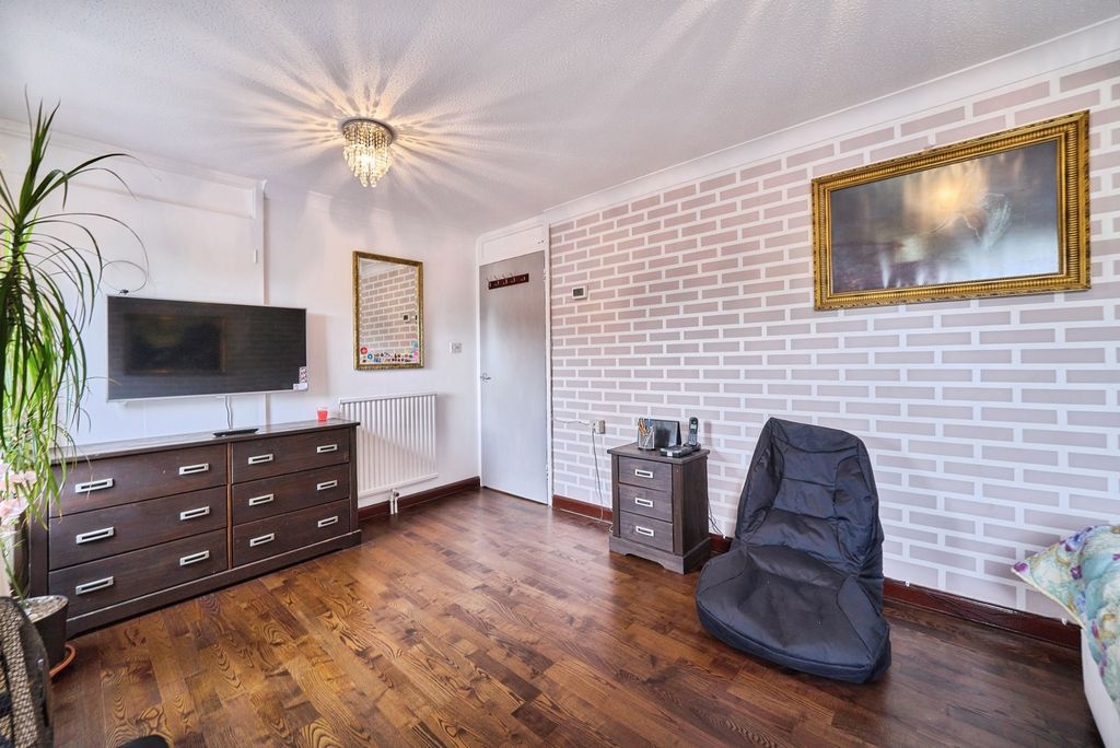 Property photo 3 of 11 Pbox-Img.Jpg