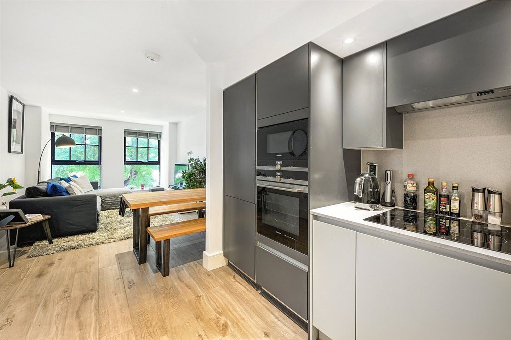 Property photo 3 of 10 Kitchen