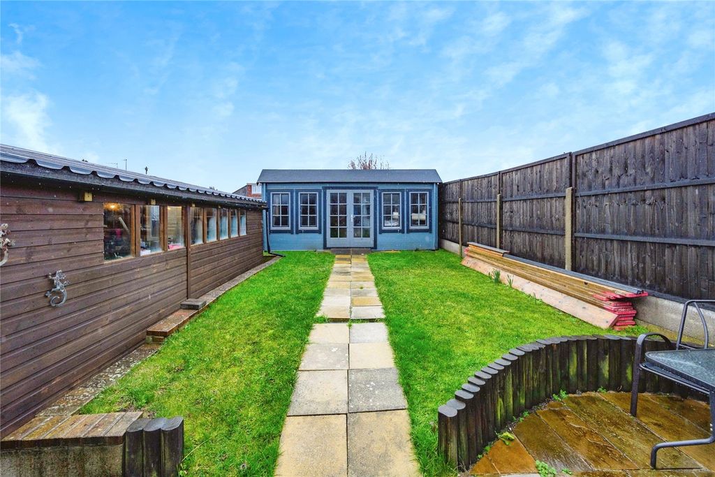 Property photo 2 of 16 Garden