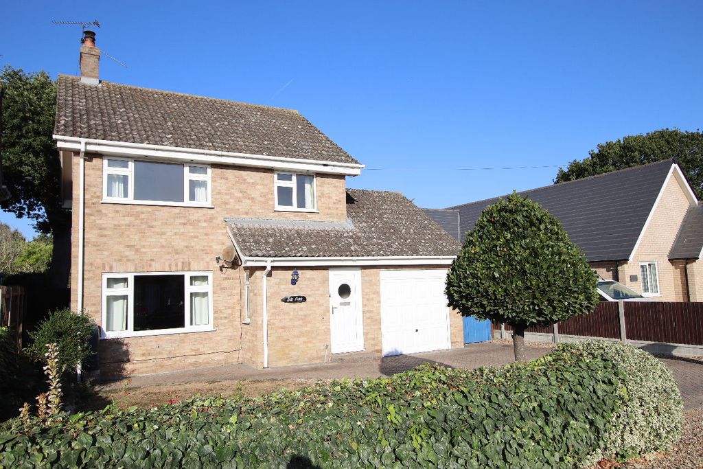 Property photo 1 of 17 New Thorpe Avenue, Thorpe Le Soken
