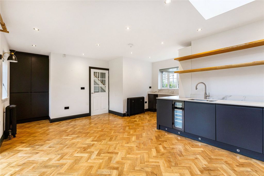 Property photo 3 of 17 Picture No. 11