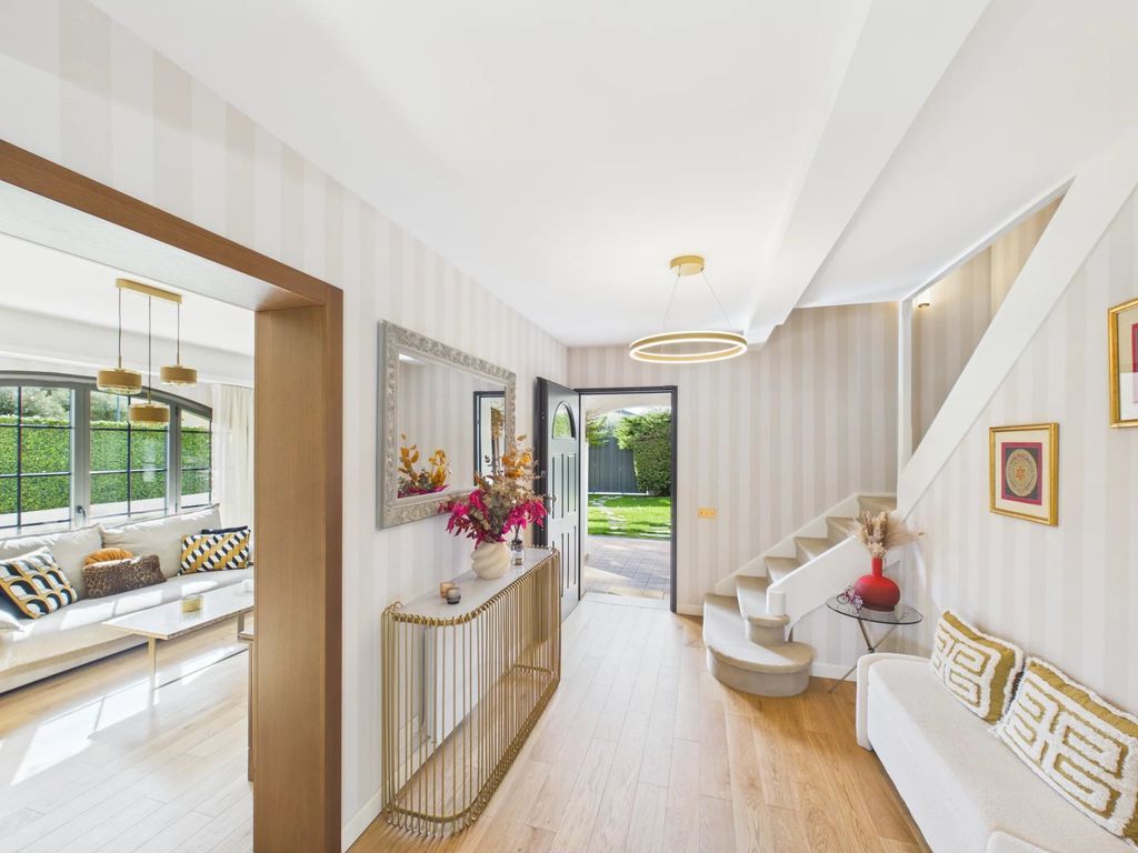 Property photo 3 of 18