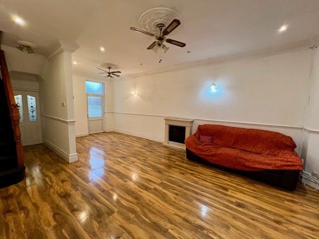 Property photo 3 of 10 Living Room