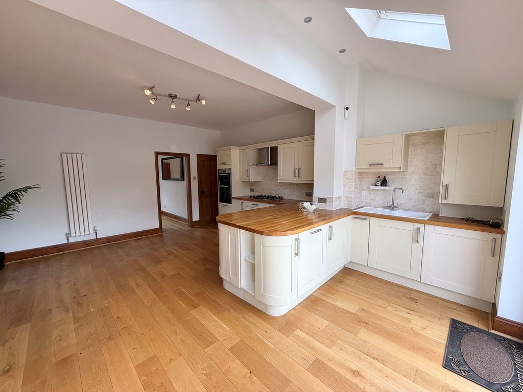 Property photo 2 of 14 Kitchen