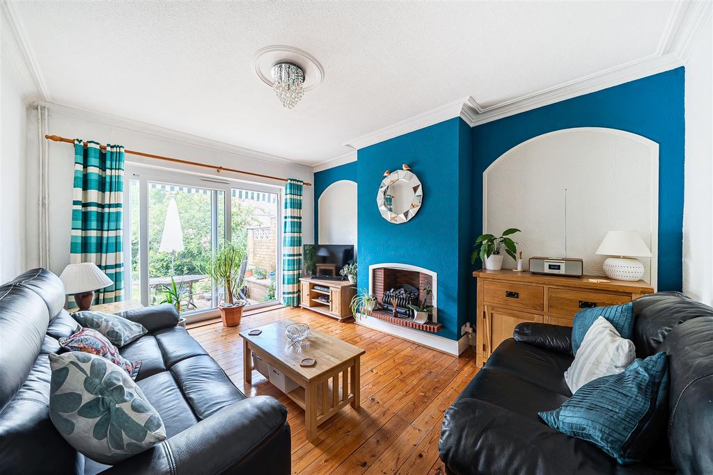Property photo 2 of 10 Hillrise Avenue - Lounge 2.Jpg