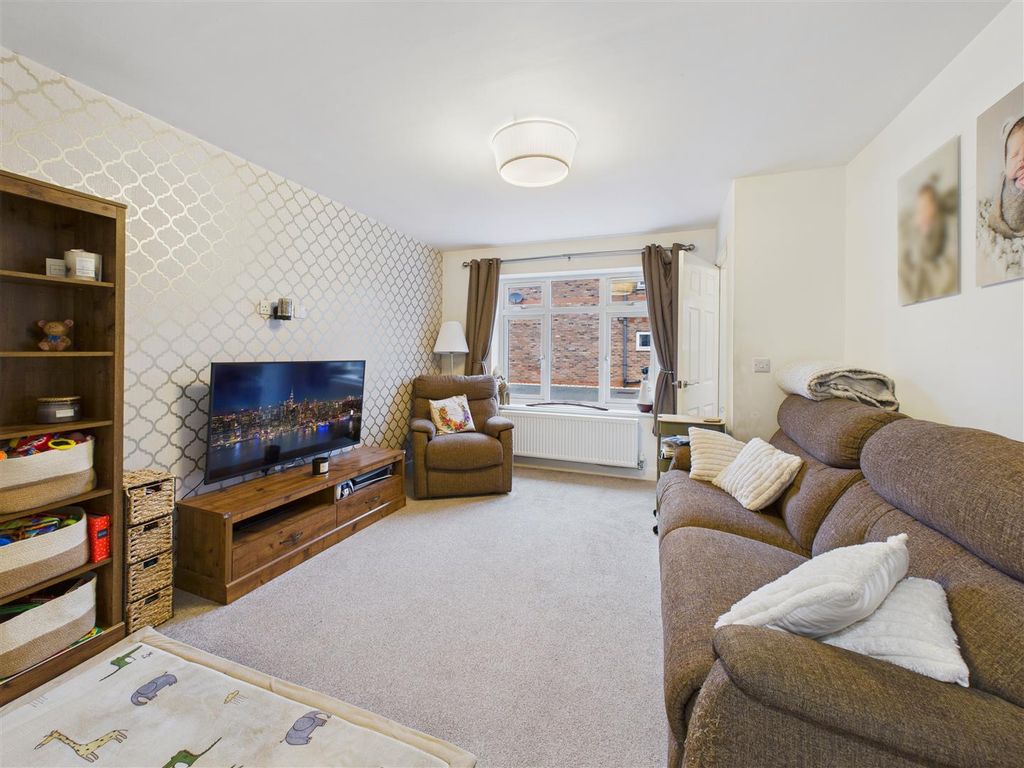 Property photo 2 of 13 Lounge