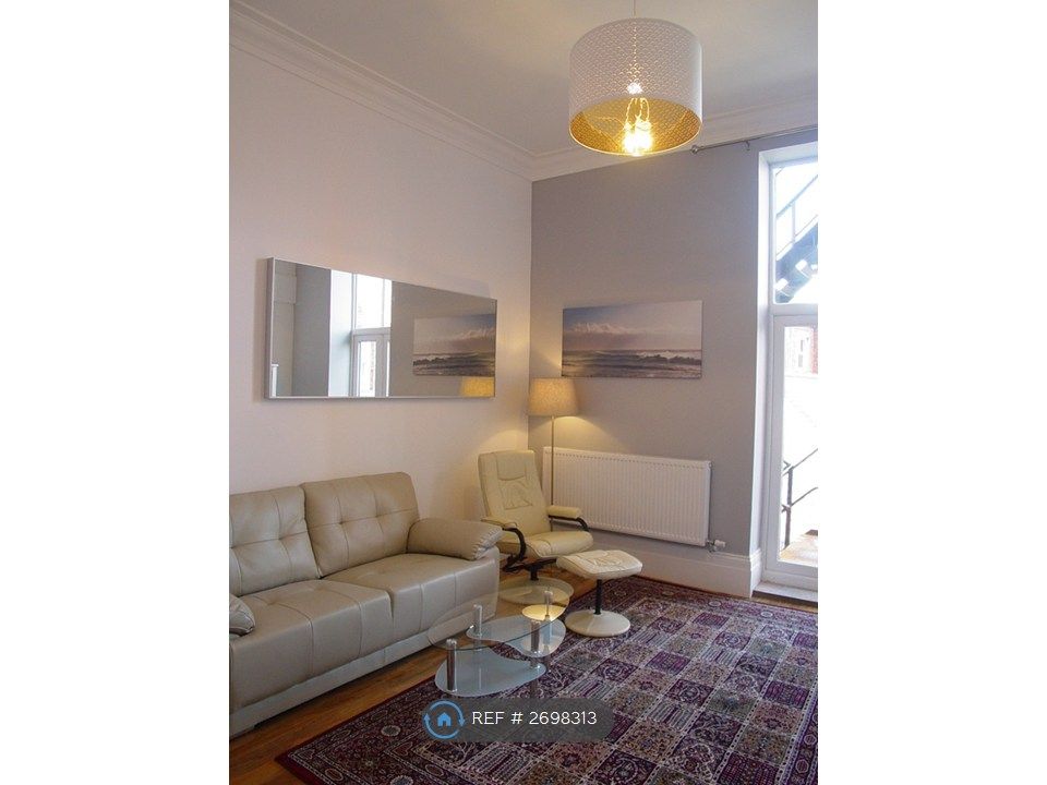 Property photo 1 of 10 Living Room