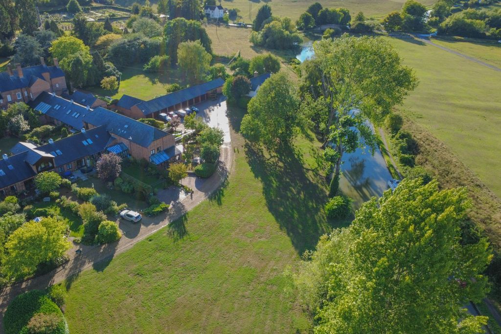 Property photo 2 of 15 Canal Side