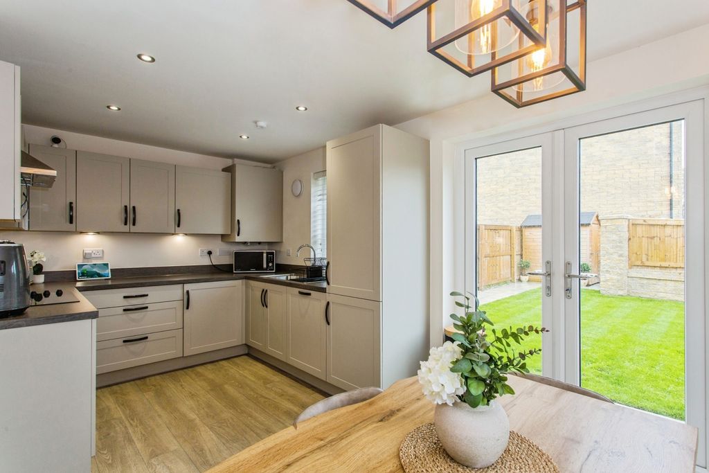 Property photo 2 of 17 Kitchen Diner