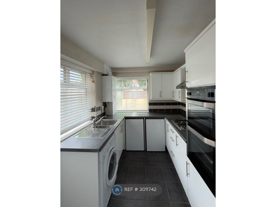 Property photo 2 of 12 Kitchen