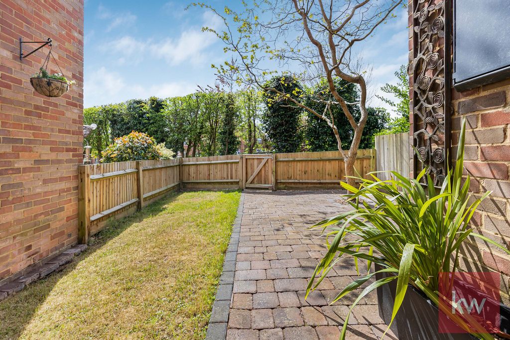 Property photo 2 of 26