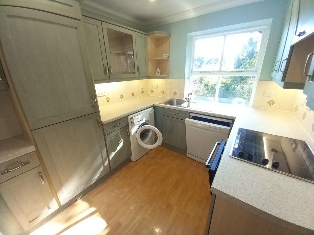 Property photo 2 of 10 Kitchen