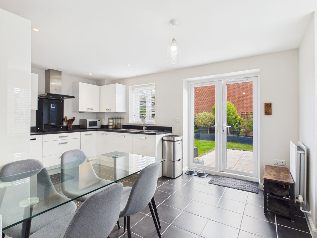 Property photo 3 of 15 Kitchen