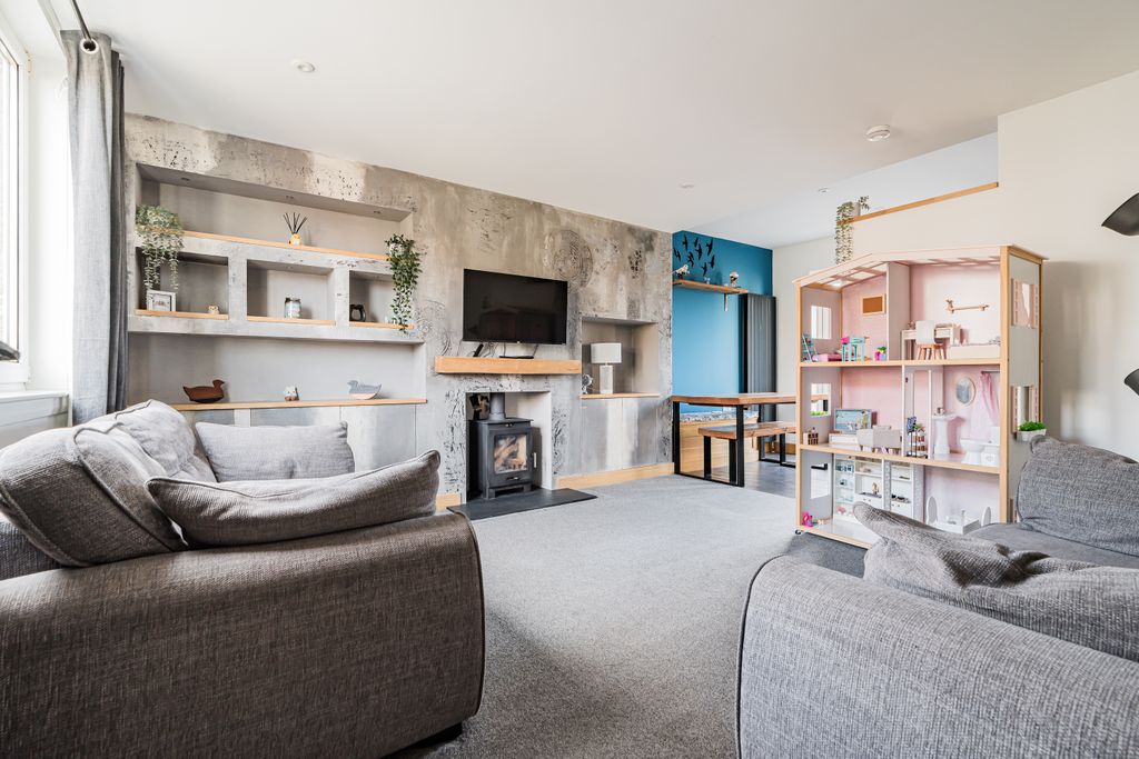 Property photo 2 of 25 Property Image 2