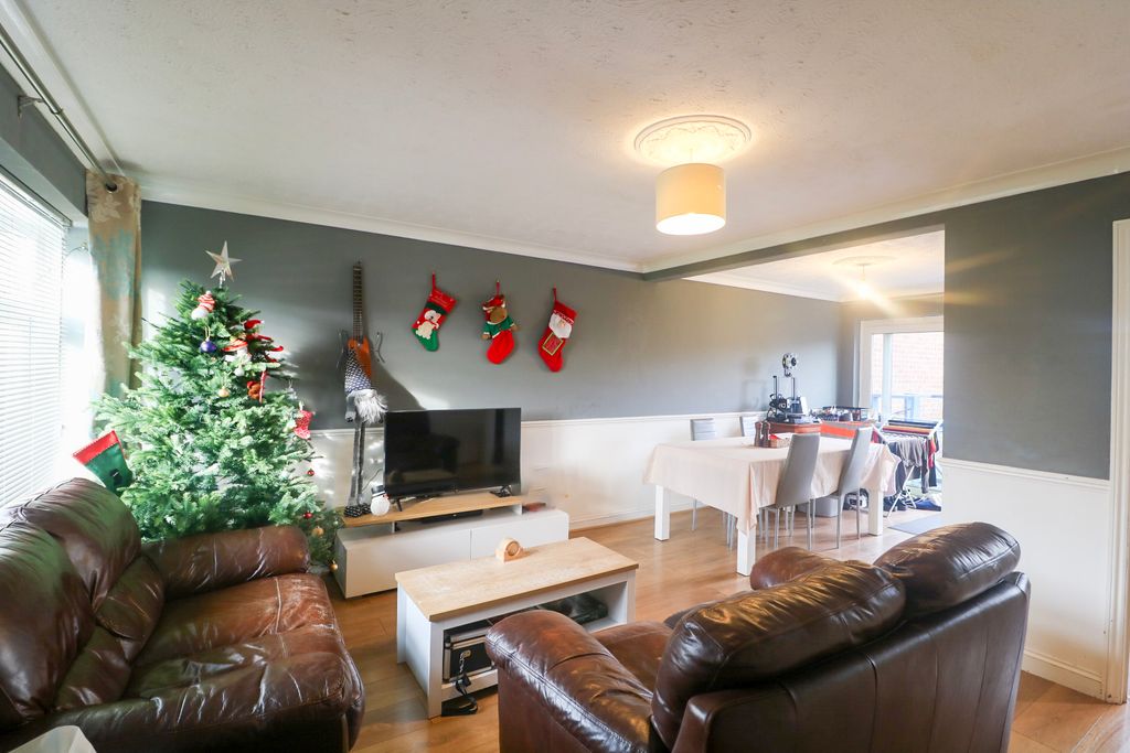 Property photo 2 of 15 Dining/Living Room