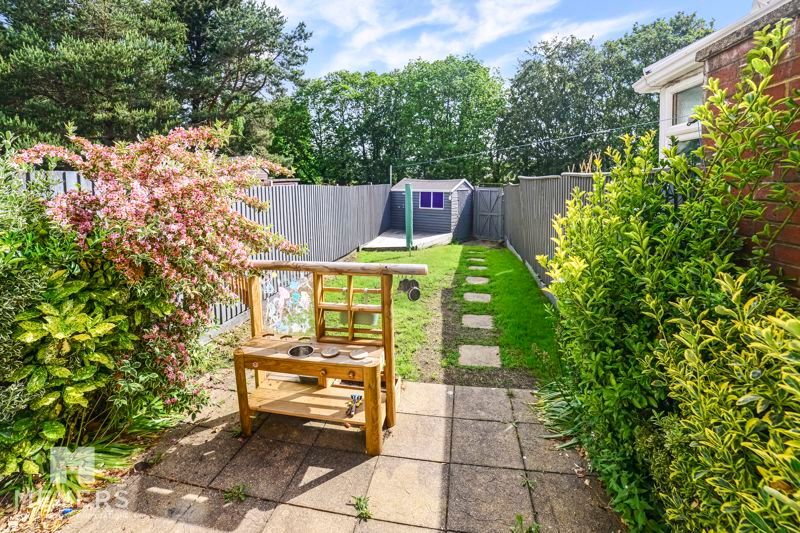 Property photo 2 of 10 Garden